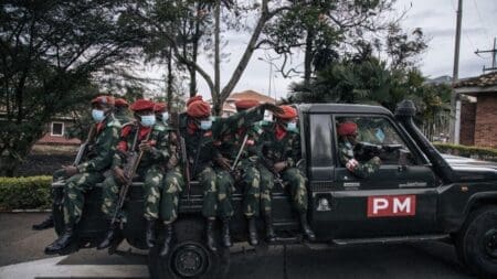 Les assaillants avaient également réussi à pénétrer dans le palais qui abrite les bureaux du président Felix Tshisekedi. "Une tentative de coup d'État a été étouffée dans l'œuf par les forces de défense et de sécurité", a déclaré le général Sylvain Ekenge dans un court message à la télévision nationale.