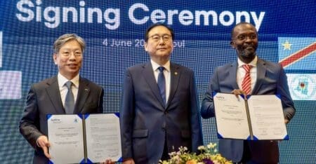 Cet accord marque une volonté partagée de renforcer les liens économiques et commerciaux entre la RDC et la Corée du Sud, ouvrant ainsi de nouvelles perspectives de coopération pour les secteurs privés des deux pays. L'objectif principal de ce protocole d'accord est de promouvoir les relations économiques en favorisant les investissements, les échanges commerciaux et le transfert de savoir-faire entre la RDC et la Corée du Sud. Il établit les bases d'une collaboration accrue entre l'ANAPI et KOTRA dans l'échange d'informations et la promotion réciproque des opportunités d'investissements dans divers domaines.