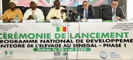 Le projet d’une durée cinq ans sera mis en œuvre dans les régions de Dakar, Diourbel, Fatick, Louga, Kaffrine, Kaolack, Kolda, Sédhiou, Thiès et Ziguinchor. Au moins 32 000 personnes, impliquées dans les chaînes de valeur de l’élevage profiteront directement du projet parmi lesquelles 16 000 femmes et jeunes. En outre, 950 000 personnes (dont 51 % de femmes) bénéficieront indirectement de la mise en œuvre du projet.