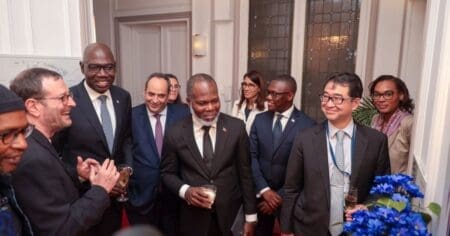 «Haïti-Émergence 2049» : une nouvelle édition de l’Exposition universelle dans la capitale d’Haïti en 2049 ? Des personnalités de premier plan du monde politique, diplomatique et de la société civile haïtienne ont pris part à l'événement et la soirée a été rythmée par la présence du Secrétaire Général du Bureau International des Expositions (BIE) Dimitri KERKENTZES. Des diplomates de pays amis, comme le Japon, ont soutenu la conférence en présentant leurs expériences organisationnelles dans le domaine des Expositions universelles.