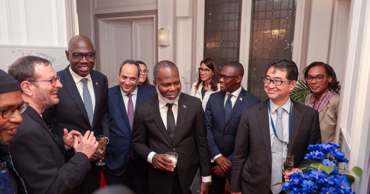 «Haïti-Émergence 2049» : une nouvelle édition de l’Exposition universelle dans la capitale d’Haïti en 2049 ? Des personnalités de premier plan du monde politique, diplomatique et de la société civile haïtienne ont pris part à l'événement et la soirée a été rythmée par la présence du Secrétaire Général du Bureau International des Expositions (BIE) Dimitri KERKENTZES. Des diplomates de pays amis, comme le Japon, ont soutenu la conférence en présentant leurs expériences organisationnelles dans le domaine des Expositions universelles.