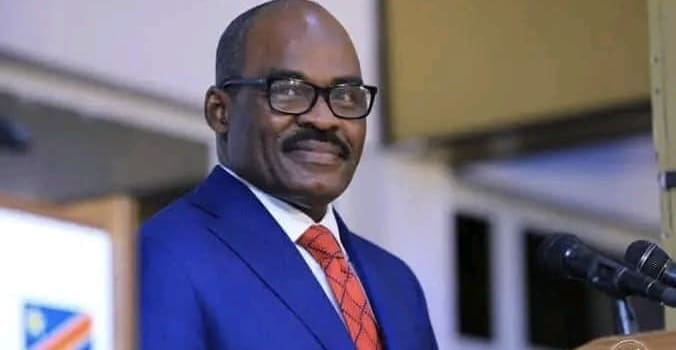 RDC. Passible de poursuites judiciaires, Nicolas Kazadi autorisé à aller se soigner à l’étranger Nicolas Kazadi, l’ancien ministre des Finances, qui était interdit de sortie du territoire national, vient d’avoir l’autorisation de voyager pour se soigner à l’étranger. Cette autorisation de sortie du territoire dont il vient de bénéficier pour des raisons de santé, ne concerne pas deux autres ministres : celui du Développement rural, François Rubota et Guy Mikulu, ancien ministre du Développement rural. Tous les deux sont actuellement en détention.