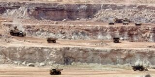 Orano est actuellement le seul producteur d’uranium du Niger, positionnant le pays à la 7ème place mondiale des fournisseurs du combustible nucléaire. Outre les compagnies canadiennes GoviEx Uranium et Global Atomic qui développent d’importants projets d’uranium, le Niger compte aussi la présence de la China National Nuclear Corporation dans ce secteur.