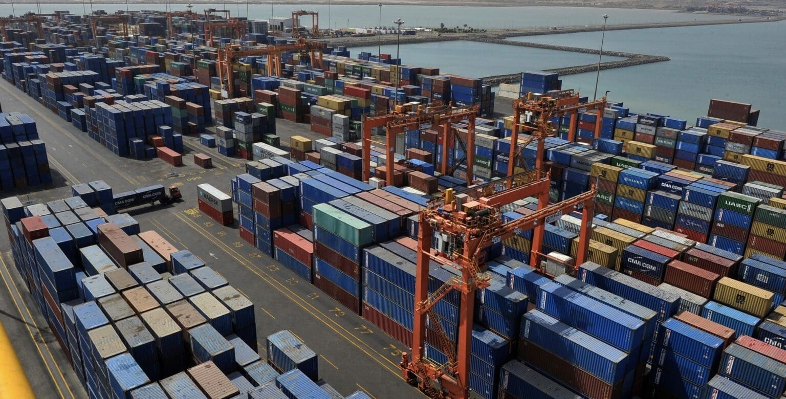A Djibouti, on n’est pas loin de crier au complot : «Pour des raisons tout aussi énigmatiques, le port de Djibouti, considéré comme le meilleur port d’Afrique subsaharienne pendant trois ans d’affilée par le même rapport, n’apparait plus dans cette région et a été reclassé dans la région West, central and South Asia qui couvre une zone allant de l’Arabie Saoudite au Bangladesh.».