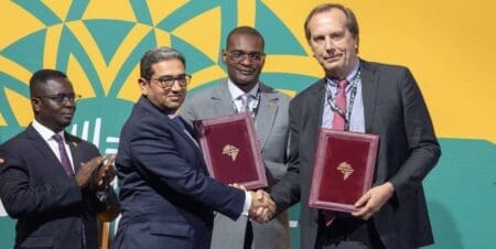 Le financement, qui sera accordé dans le cadre du programme «Afreximbank Trade Finance Facility», vise à stimuler les flux commerciaux à destination et en provenance de la République démocratique du Congo, et contribuer à alléger la pression sur la balance des paiements du pays. Lors de la cérémonie de signature de l’accord en marge des Assemblées annuelles d'Afreximbank qui se tiennent actuellement aux Bahamas, Haytham Elmaayergi, vice-président exécutif de l'institution, a déclaré : «Nous sommes ravis de déployer cette importante facilité en RDC pour soutenir un partenaire aussi stratégique que Rawbank.»