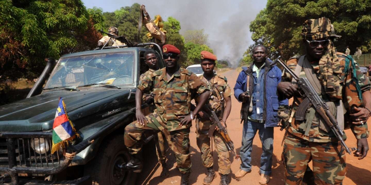Centrafrique : Suspension d’une société minière chinoise Le ministère des Mines du pays a accusé Daqing Sarl, une société chinoise d'extraction d'or et de diamants, d'"intelligence avec les groupes armés, d'exploitation illégale, d'introduction illégale de sujets étrangers dans les zones minières, de non-paiement des taxes et d'absence de rapports d'activité", dans le décret, qui a été rendu public samedi. Daqing Sarl opérait à Mingala, une ville du sud de la République centrafricaine en proie à des combats entre les forces armées du pays et la Coalition des patriotes pour le changement, un groupe armé antigouvernemental.