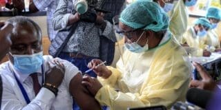 Ce sommet auquel, le chancelier allemand Olaf Scholz interviendra en visioconférence, vise à aider les fabricants de vaccins en Afrique et soutenir la diversification régionale de la production de vaccins. La question de l'inégalité de l'accès aux vaccins sur le continent africain a été mise en lumière par la pandémie de Covid.