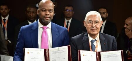 Facilitation du commerce et de l’investissement en Afrique : Le groupe Attijariwafa bank et le Secrétariat de la ZLECAf signent un protocole d’accord au FIAD 2024 Paraphé par Mohamed El Kettani, PDG du groupe Attijariwafa bank et par Vamkele Mene, le Secrétaire général du Secrétariat de la ZLECAf, ce protocole d’accord porte sur la coopération des deux parties en vue de mobiliser des ressources, d’identifier et d’accompagner la mise en œuvre de projets dans les secteurs prioritaires comme l’infrastructure, l'énergie, l'agriculture, l'agro-industrie, l'automobile, l’industrie pharmaceutique, les transports et la logistique.