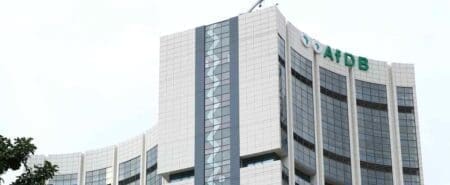 400 millions d’euros de La Cassa Depositi e Prestiti et de la BAD pour soutenir le secteur privé africain Chaque institution contribuera à hauteur de 200 millions d’euros qui seront injectés dans l’économie africaine par le biais de fonds de capital-investissement et de capital-risque opérant dans trois domaines principaux : la sécurité alimentaire, la croissance des PME locales et les infrastructures durables. La plateforme pour la croissance et la résilience en Afrique mobilisera 350 millions d’euros supplémentaires provenant d’autres sources pour porter l’enveloppe à 750 millions d’euros.