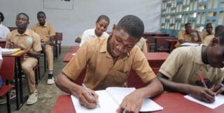 Quoique d’un niveau bas, ce taux de réussite est en hausse de 2,08 points par rapport à 2023, a relevé le ministère de l’Education nationale par la voix de la directrice des Examens et Concours, Dosso Nimaga Mariam. Sur 343.162 candidats qui se sont présentés à la session du Bac, 117.266 ont été déclarés admis.