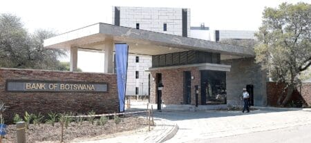 Le Comité de politique monétaire (MPC) de la Banque a souligné, dans un communiqué, que cette mesure vise à soutenir l'activité économique, surtout avec la maitrise de l’inflation globale qui s'est établie à 3,1 % le mois dernier et devrait rester dans la fourchette cible de 3 à 6 % à moyen terme.