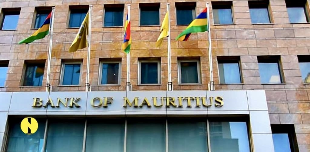 Maurice, la planque fiscale de groupes miniers en Afrique Le défi posé par l'île réside dans la nature de son régime d’imposition particulièrement généreux comparativement à ceux de nombreux pays africains. Sa législation fiscale prévoit notamment un impôt sur les sociétés de 15% contre une moyenne mondiale de 25%. De plus, les activités de ports francs, utilisées principalement dans le secteur extractif pour stocker les ressources et spéculer sur la hausse des prix, y sont les bienvenues.