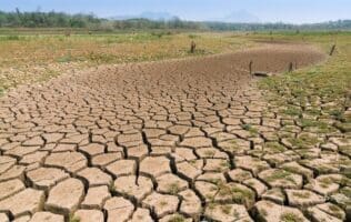 Risques climatiques : CGI et Risk Management à la rescousse des assureurs Ce partenariat combinera la plateforme Location Risk Intelligence de Munich Re aux offres d’atténuation des risques climatiques de CGI afin d’aider les assureurs à réduire l’impact du changement climatique sur leurs modèles d’affaire et leur rentabilité. Face à la hausse des sinistres, les assureurs doivent composer avec les risques et défis climatiques, et ce, dans un cadre réglementaire complexe en constante évolution.