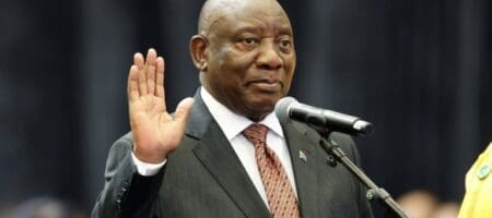 L’opposition sud-africaine a décroché douze ministères au sein du gouvernement de coalition inédit annoncé dans la soirée de dimanche 30 juin par le président Cyril Ramaphosa, dans la foulée du revers cinglant de son parti, l’ANC, aux dernières législatives.