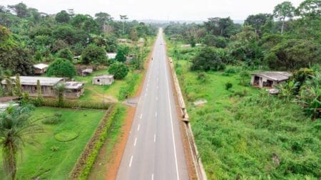 «Les transporteurs, les particuliers et les nombreux usagers pourront l’emprunter et bénéficier de la meilleure expérience de conduite possible. Avec la période de vacances qui va s’ouvrir, les Gabonais pourront rejoindre l’intérieur du pays sans encombre en empruntant notre tronçon», s’est réjouit Selim Bejaoui, Directeur général de la SAG, l’entreprise en charge de la réhabilitation de ce premier tronçon de la Route Nationale 1 reliant Libreville à l’intérieur du pays.