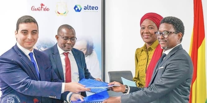 Développement des compétences : Le gouvernement guinéen, ALTEO et l’ONUDI s’associent dans les métiers de la transformation de la bauxite Ce partenariat se fixe pour objectif d'accélérer le développement des compétences requises par l'industrie de l'alumine en Guinée. La structuration d’une filière locale de transformation de la bauxite est un enjeu stratégique pour le pays, devenu en 2023, le premier producteur mondial. Ainsi, le 21 mars dernier, le Général Mamadi Doumbouya, Président de la République de Guinée, a annoncé, par la promulgation d’un décret présidentiel, que le projet de raffinerie d’alumine du groupe Alteo Alumina, Alteo Refinery Guinea (ARG), était reconnu d’Intérêt National.