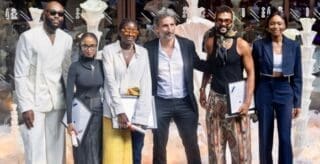 Africa Fashion Up : HEC Paris renouvelle son appui aux talents émergents En 2020, le marché de la mode en Afrique subsaharienne était évalué à 31 milliards de dollars, avec une tendance estimée à la hausse chaque année. Ce dynamisme est notamment illustré par les nombreuses semaines de la mode, parmi lesquelles les Fashion Weeks, organisées dans 32 pays africains. Bien que la créativité africaine, alliant savoir-faire traditionnel et innovation, soit indéniable, elle rencontre encore des difficultés à trouver des débouchés commerciaux.