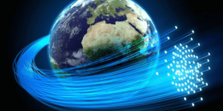 Afrique australe : la Banque mondiale alloue plus de 2 milliards de dollars pour améliorer l’accès à Internet «L’objectif de ce programme est de rassembler 15 pays et Communautés économiques régionales, afin de relever les défis communs liés à une couverture en internet limitée par le manque d’infrastructures, une faible utilisation due au coût élevé des connexions et du matériel, des compétences numériques faibles ou encore l’absence de systèmes d’identification numérique nécessaires aux transactions en ligne», a souligné la banque dans un communiqué.