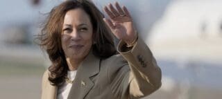 Le total s'élève désormais à 540 millions, s'est-elle félicitée, assurant qu'il s'agit d'un "record pour toute campagne dans l'histoire" - sans préciser toutefois sur quelle période elle base sa comparaison. "Immédiatement après son discours, nous avons observé notre meilleure heure de levée de fonds" de la campagne, a ajouté Jen O'Malley Dillon.