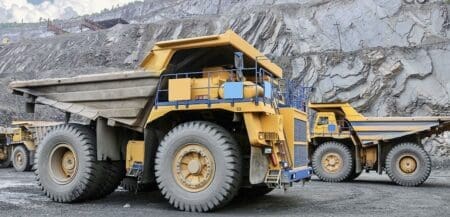 Le Gabon tente de relancer son secteur minier Le cabinet adjudicataire du marché va devoir assurer aussi le «service après-vente.» Selon le cahier des charges, pendant six mois, il accompagnera la mise en place d’un cadre réglementaire présentant explicitement les avantages et opportunités pour les investisseurs.