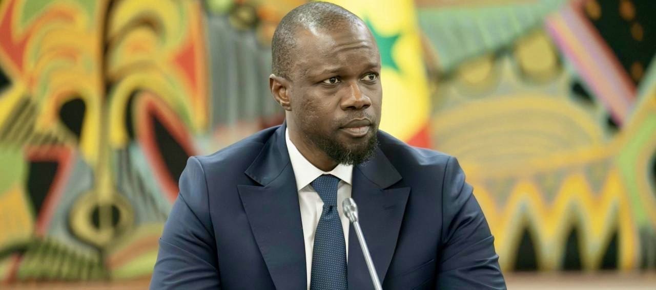 Sénégal : Le torchon brûle entre Sonko et les élus de la Nation «Dans un souci constant de respect de la séparation des pouvoirs et du principe de légalité, je ne tiendrai ma déclaration de politique générale devant cette assemblée qu'une fois que la majorité parlementaire sera amendée en inscrivant dans le règlement intérieur l'ensemble des dispositions relatives au premier ministre », a-t-il affirmé dans une forme de défi lancé à la première Chambre du Parlement.
