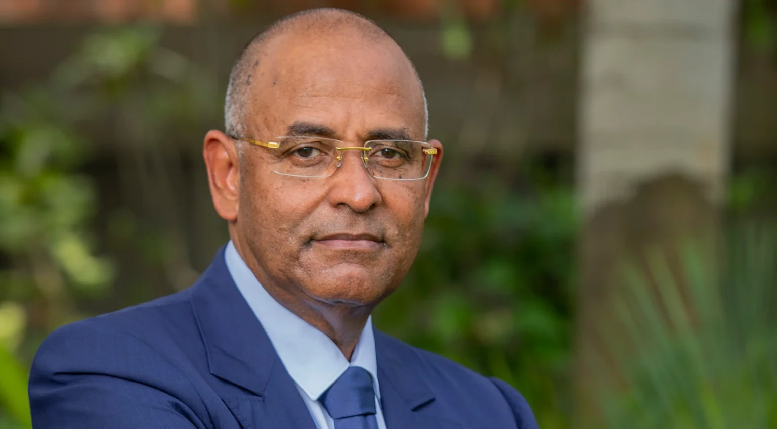 Premier ministre de la Côte d’Ivoire de mars 2021 à octobre 2023, Patrick Achi a auparavant été Secrétaire général de la Présidence de la République et Secrétaire exécutif du Conseil national de politique économique chargé de préparer le plan stratégique de développement Vision 2030 de la Côte d'Ivoire. Mais auparavant, il avait occupé pendant 17 ans le portefeuille ministériel des Infrastructures économiques.