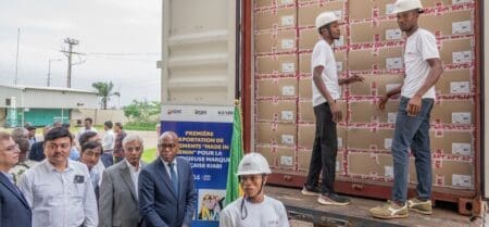 «nous sommes heureux de collaborer avec la Société d’Investissement et de Promotion de l’Industrie Bénin (SIPI-Bénin S.A) qui est en charge de l’aménagement, du développement, de la promotion et de la gestion de la GDIZ. Cette initiative s'inscrit parfaitement dans la stratégie de KIABI visant à rapprocher nos sites de production de nos points de vente. En Afrique, nous disposons de plusieurs magasins, et désormais, grâce à la Zone Industrielle de Glo-Djigbé (GDIZ) , nous produisons des vêtements KIABI à proximité. Notre objectif est de produire trente millions de pièces en Afrique, et ARISE se révèle être le partenaire idéal pour atteindre cet objectif, en intégrant la durabilité et en utilisant du coton 100% Made in Africa. Nous ne sommes qu'au début de cette belle aventure, et nous sommes fiers de la mener avec ARISE et la République du Bénin. »