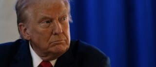 Ce ras-le-bol républicain s’est traduit, lors du deuxième jour de la convention démocrate, par le départ de Stephanie Grisham, l’ancienne secrétaire de presse de Donald Trump, et Kyle Sweetser, un ancien électeur pro-Trump. Tous les deux ont été invités par le Parti démocrate à prononcer des discours.