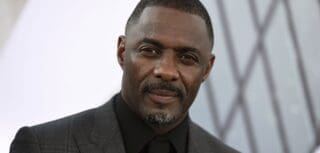 Idris Alba va installer un studio de cinéma à Zanzibar "Je ne sais pas comment nous appellerons (l'industrie cinématographique) à Zanzibar, que ce soit Zallywood ou Zawood, je ne sais pas", a-t-il déclaré devant des acteurs de l'industrie, au Festival international du film de Zanzibar.