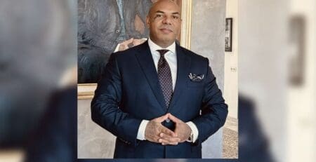 Tunisie : Karim Gharbi, un prétendant à la présidentielle, condamné à une peine de prison «Le tribunal de Jendouba a condamné le rappeur Karim Gharbi à quatre ans de prison et lui a infligé une amende de 5000 dinars, environ 1500 euros», a déclaré le porte-parole Alaedine Aouadi, précisant que le mis en cause a été privé de droit de vote et sera inéligible à vie.