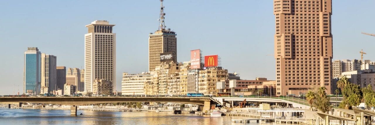 Dette : La CEA en soutien à l’Egypte dans la finance durable «Nos échanges ont essentiellement porté sur la manière dont la CEA peut soutenir les efforts de l'Égypte pour se doter d'une base de données complète sur la dette, développer de nouveaux produits financiers durables et améliorer l'efficacité de l'unité de gestion de la dette nationale», a déclaré Adam B. Elhiraika, Directeur de la CEA pour l'Afrique du Nord et chef de la délégation.