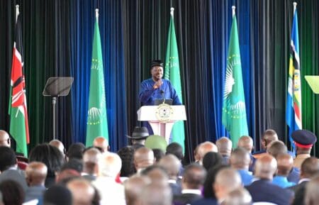 Presidence de la Commission de l’Union africaine, le Kenya lance la candidature de son ancien Premier ministre, Raila Odinga «Je suis prêt à servir, mon cœur est prêt et mes mains sont stables. Avec votre soutien, j’aurais l’opportunité d’être au service de l’Afrique », a déclaré Raila Odinga. Se disant optimiste pour l’avenir du continent, il a insisté sur le besoin d’avoir une Afrique unie. Parmi ses priorités, s’il est élu : apporter la paix, faire face aux conséquences du changement climatique ou encore développer des opportunités économiques pour la jeunesse.
