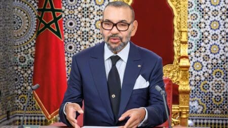 Maroc. Grâce royale à l’occasion de l’anniversaire de la Révolution du Roi et du Peuple En cette même occasion nationale, le Roi du Maroc a gracié 4.831 personnes condamnées, poursuivies ou recherchées dans des affaires liées à la culture du cannabis, remplissant les conditions requises pour bénéficier de la grâce.