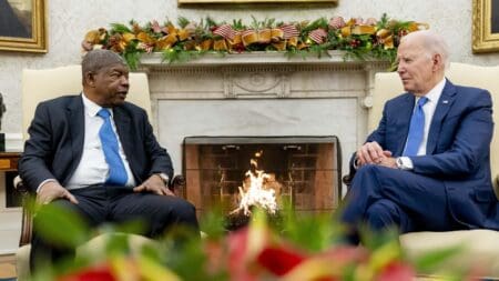Lors de cette visite en Angola du 13 au 15 octobre, le président américain - en fin de mandat - visitera ce futur chantier : la réhabilitation d'une voie ferrée reliant le port angolais de Lobito à la République démocratique du Congo (RDC) et la construction d'un embranchement vers la Zambie.