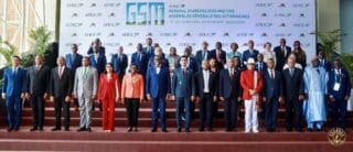 L’énergie renouvelable est non seulement une réponse aux défis économiques et environnementaux actuels, mais elle offre également des opportunités significatives de création d’emplois et de partage de la valeur. Le Président a ainsi insisté sur l’importance de l’accompagnement de la communauté internationale pour garantir le succès de cette transition, en évoquant la nécessité de partenariats renforcés et d’un soutien financier adéquat.