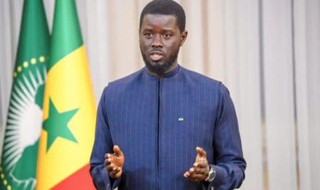 Bassirou Diomaye Faye est revenu sur le chavirement d’une pirogue transportant des migrants irréguliers au large de Mbour, survenu le 8 septembre courant et faisant plusieurs morts, estimant - cité par l'APS- que cette "tragédie" a révélé "la complexité de la problématique de l’émigration clandestine, entretenue par des réseaux bien organisés, véritables trafiquants d’êtres humains et marchands d’illusions qui doivent être sanctionnés par la Justice à la hauteur de leurs actes."