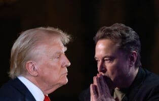 «Nous ferons en sorte que les États-Unis aient un géant de la sidérurgie, une industrie de l'aluminium, une base manufacturière et pour l'industrie de la défense», a encore promis M. Trump. «Certains disent que c'est du nationalisme économique. J'appelle ça du bon sens. J'appelle cela l'Amérique d'abord», a conclu le dirigeant considéré comme un adepte du protectionnisme.
