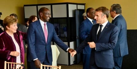 Ce sommet, auquel seront invités tous les chefs d'Etat et de gouvernement du continent africain, tranchera donc avec le dernier organisé à Montpellier, en France, en 2021, où Emmanuel Macron avait privilégié la société civile et qui avait donc eu lieu sans les dirigeants africains. Des représentants de la société civile et du secteur privé seront toutefois aussi conviés au Kenya.