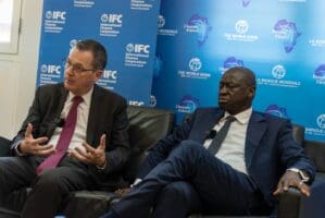 Le portefeuille actuel du Groupe de la Banque mondiale en Mauritanie est d’environ 1 milliard de dollars US, réparti presque équitablement entre les opérations nationales, représentant un engagement total de 443,5 millions de dollars US, et les opérations régionales, pour un montant total de 447 millions de dollars US. La Société Financière Internationale continue de considérablement augmenter son engagement en Mauritanie avec des investissements totalisant 929 millions de dollarsUS (y compris la mobilisation) au cours de ses deux dernières années. 