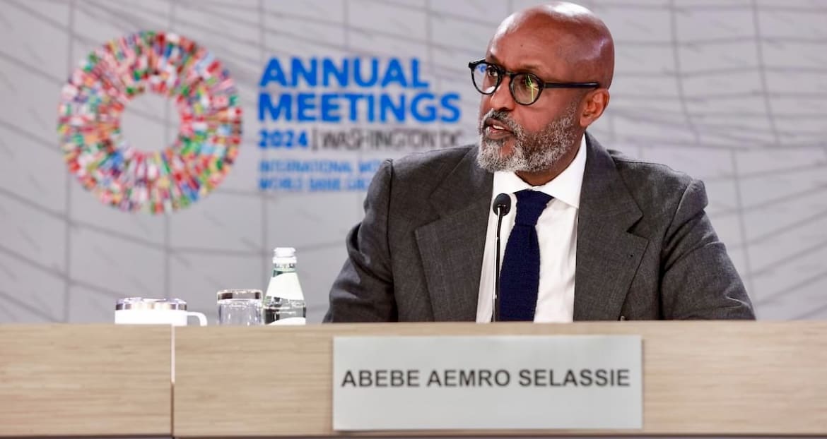 Politique budgétaire | L’Afrique du Sud doit maîtriser son endettement excessif (FMI) «Nous espérons vivement que les autorités sud-africaines parviennent à des solutions aux déséquilibres budgétaires et au surendettement, qui se sont accumulés au cours des dernières années», a déclaré Abebe Aemro Selassie, Directeur du département Afrique du FMI. Il a précisé qu'une équipe de l’institution financière internationale serait déployée en Afrique du Sud le mois prochain pour procéder à une «évaluation complète» des dernières données économiques du pays.