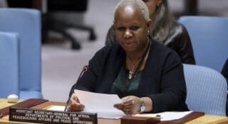 Mines-RDC | L’ONU charge à nouveau le M23 et son parrain rwandais Le groupe rebelle M23 génère environ 300.000 dollars de revenus chaque mois grâce aux taxes prélevées sur la production de coltan dans les territoires de Masisi et de Rutshuru, dans le Nord-Kivu, a révélé lundi 30 septembre la cheffe de la mission de l’ONU en RDC Bintou Keita alors que les rebelles ont pris le contrôle de plusieurs zones minières dans l’est du pays.