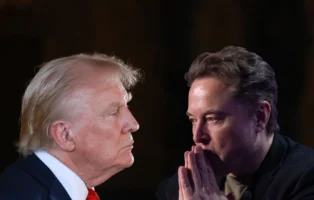 Ce qui anime Donald Trump et ses irréductibles conseillers, c’est de protéger la «civilisation occidentale» qui serait attaquée dans ses fondamentaux, c’est-à-dire le monde construit après la deuxième guerre mondiale autour d’institutions multilatérales qui lui obéissent : FMI, Banque mondiale, OMC… Mais également le fait de passer d’un monde bipolaire, qui a vécu jusqu’â la dislocation de l’Union Soviétique un 26 décembre 1991, à un monde multipolaire en pleine mutation avec la naissance des BRICS. Si ce constat est aujourd’hui unanimement observé, l’outrance du candidat républicain & Co. sous-tend d’autres objectifs : personnels et de la défense des Américains d’origine caucasienne contre «les mangeurs des animaux de compagnie de Springfield.»