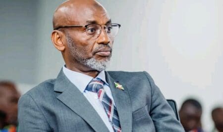 "D'Ici 2027, le Burundi pourra accéder à une capacité énergétique disponible de 213,95 MW contre 107,1 disponible en 2019", a-t-il précisé, notant que cette vision va favoriser un accès universel à 100 % à l’énergie de la population. Ce sera également vital pour l’industrialisation effective du pays. "Sans énergie, il n’y a pas de développement. Je salue le soutien apporté par le groupe de la Banque mondiale à travers son représentant régional. Sans oublier les autres partenaires au développement comme l’Union européenne, la Banque africaine de développement, la Banque Européenne d’Investissement, l’Agence Française de Développement…», a-t-il ajouté.