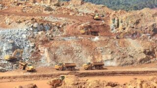 Le groupe japonais Sumitomo, a annoncé jeudi 31 octobre, la reprise progressive de la production sur son projet de nickel et de cobalt Ambatovy, après une suspension imposée par la rupture d’un pipeline au mois de septembre. Si la priorité pour le moment est de stabiliser la production, le groupe envisage aussi de céder le contrôle de la mine à une autre société. «Notre priorité pour l’Ambatovy est de ramener la production à la normale en réglant les problèmes opérationnels.