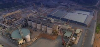 La mine, dont la durée de vie devrait être prolongée jusqu’en 2042, permettra au groupe chinois d’atteindre une production de 85 tonnes en 2025 et 110 tonnes en 2028 dont 5,8 tonnes provenant de la mine ghanéenne.