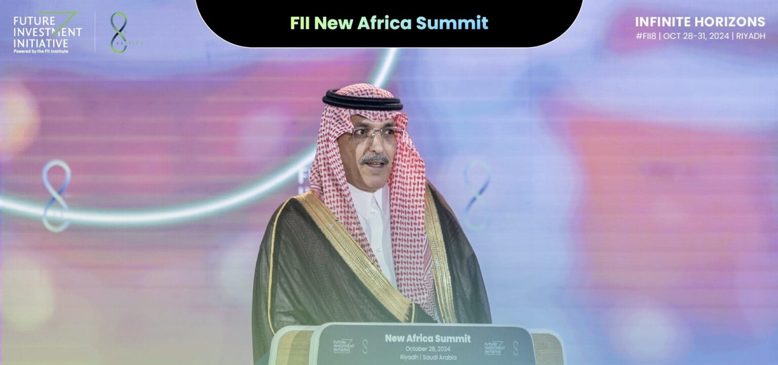 A ses hôtes africains qui participaient au «Future Investment Initiative New Africa» organisé à Riyad, l’Arabie saoudite a promis 41 milliards de dollars sous forme d’investissements et de financements en faveur des économies de l’Afrique subsaharienne. L’annonce a été faite par l’argentier du Royaume, le puissant ministre des Finances, Mohammed bin Abdullah Al-Jadaan, au Sommet «Future Investment Initiative New Africa Summit», qui s’est tenu à Riyad en présence de plusieurs investisseurs privés et de représentants de bailleurs de fonds. Al-Jadaan a précisé que ce montant comprend une initiative régionale de développement d'1 milliard de dollars, 5 milliards de financements en faveur des start-up africaines, 10 milliards de dollars émanant de la Banque saoudienne d'import-export (Saudi Eximbank).