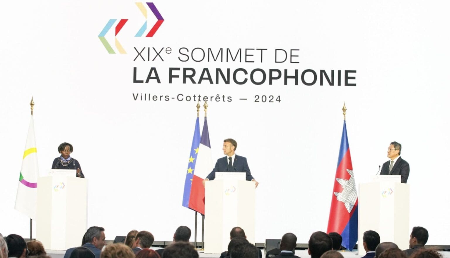 À l’initiative de la Fédération internationale des professeurs de français (FIPF) et de plusieurs organisations de l’écosystème éducationnel francophone dont l’Agence Universitaire de la Francophonie (AUF), le 21 novembre prochain sera célébré la Journée Internationale des Professeurs de Français, cette journée a pour objectif de valoriser le métier d’enseignant du français. D’autre part, la démographie des pays francophones, devrait dépasser les 700 millions d'ici 2050, or, les systèmes éducatifs de plusieurs pays stagnent, ce qui pourrait modifier les projections à long terme. "Ce sera le plus gros enjeu par rapport aux perspectives du français dans les décennies à venir." précise Richard Marcoux, Directeur de l’Observatoire démographique et statistique de l’espace francophone au Québec.