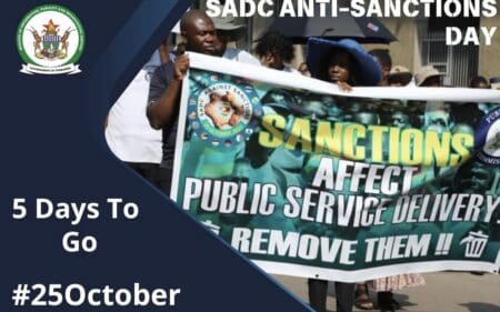 La journée anti-sanctions de la SADC est traditionnellement célébrée le 25 octobre de chaque année pour sensibiliser les pays à supprimer les mesures coercitives imposées au Zimbabwe. Les dirigeants de la SADC ont auparavant souligné qu’ils sont fermement convaincus que les sanctions ciblées visant quelques individus au Zimbabwe ont des répercussions négatives sur le pays. Plus de vingt ans se sont écoulés depuis l'imposition de ces sanctions ciblées, deux décennies marquées par l'incapacité du peuple zimbabwéen à réaliser pleinement son potentiel dans les différents secteurs de la vie nationale, déplorent-ils.