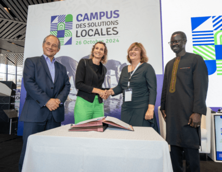 Le Campus des Solutions sera aussi l’occasion d’annoncer la Génération 2024 des bénéficiaires du Fonds pour la résilience sanitaire des communautés(FRES) dont le montant a doublé par rapport à l’année dernière. Plus de trente projets locaux ont été retenus, issus de 32 pays particulièrement vulnérables au changement climatique, qui bénéficieront d’un soutien financier pour leur réalisation ainsi que d’un accompagnement de Foundation S à travers ses «accélérateurs régionaux», des dispositifs de partenariat avec des ONG locales bien implantées qui apportent leur appui technique à la mise en œuvre des projets : suivi opérationnel, recherche de co-financements, partage de bonnes pratiques, contrôle de qualité, évaluation de l’impact.