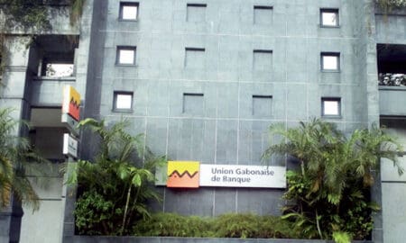 D'après des sources au ministère de l'Economie, des démarches ont déjà été lancées entre les deux parties en vue de cette acquisition. A l’heure actuelle, aucune information n'a filtré concernant l'avancée des négociations ni sur la valorisation proposée pour le rachat qui permettra à l’Etat gabonais de porter sa participation à 29,84% dans la banque. Le tour de table de l’Union gabonaise de banque, 26,09% de parts sont détenues par le Trésor gabonais en plus des 3,75% de la BGD. Cette dernière est elle-même détenue à 69,01% par l’Etat, ainsi que par d’autres partenaires comme l’Agence française de développement (AFD) à 11,4%, et la Banque des Etats de l'Afrique centrale (BEAC) à 8%.
